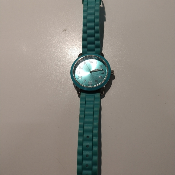 Watch - Picture 2 of 4